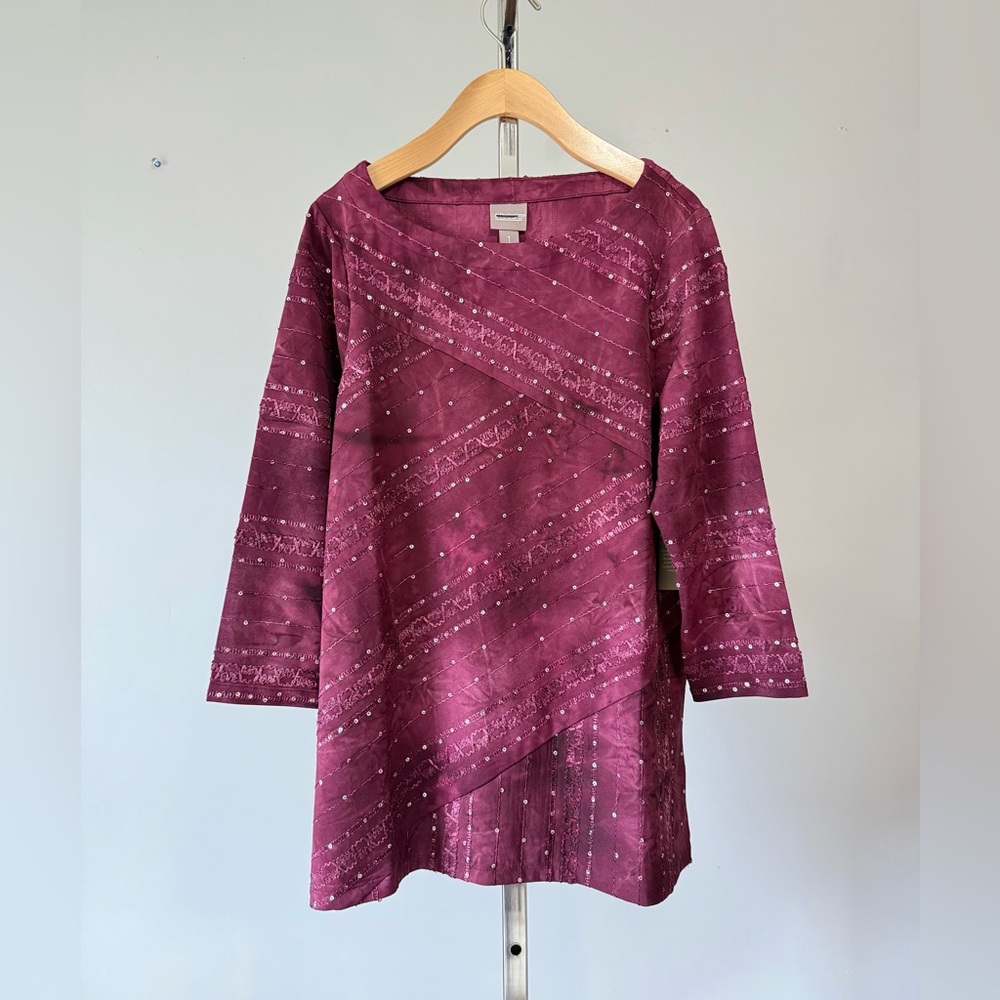 Chico's APPAREL NOV SEQUIN BOAT NK TUNIC
TOP 3/4 SLV FASHION DEEP CHIANTI
SIZE:1